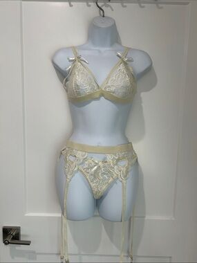 Fashion Nova bralet set